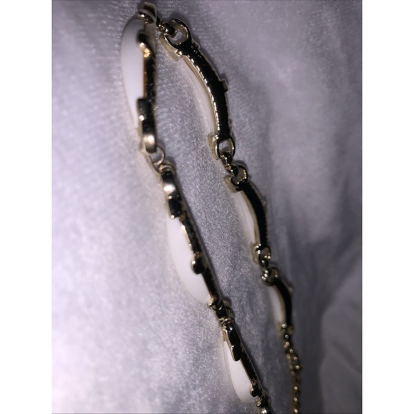 Vintage Sarah Coventry White Thermoset Necklace Choker Collar 17" Mint Elegant - Picture 3 of 3